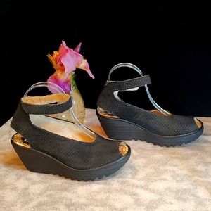 Fly London Yala Leather Wedge Heel Women's Size 7.5 EU 38